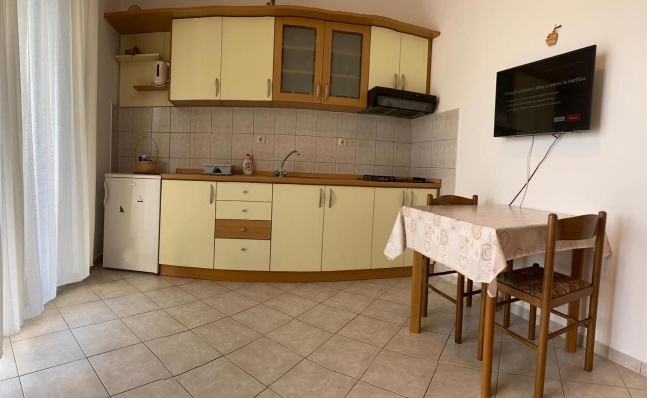 The Ana Apartments Комижа Екстер'єр фото