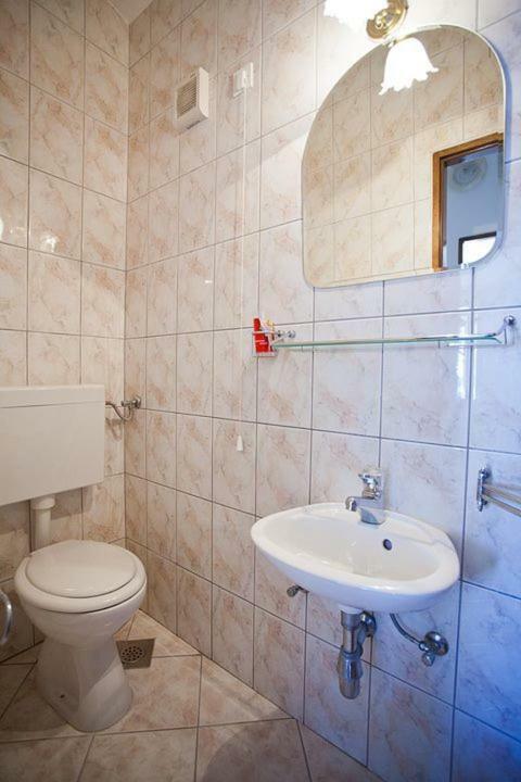 The Ana Apartments Комижа Екстер'єр фото
